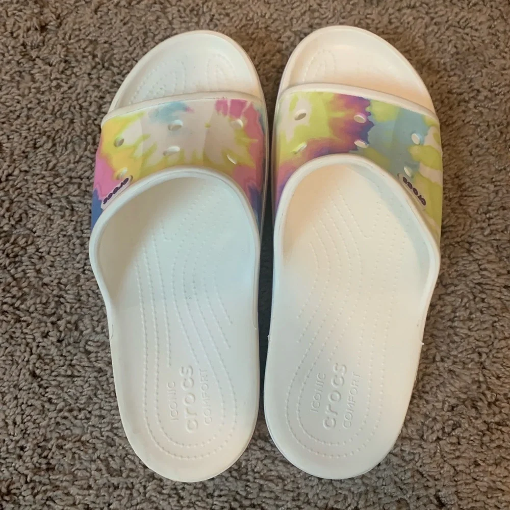 New CROCS Rainbow Tie-Dye Slide Sandals White Pink Purple Yellow Size 9